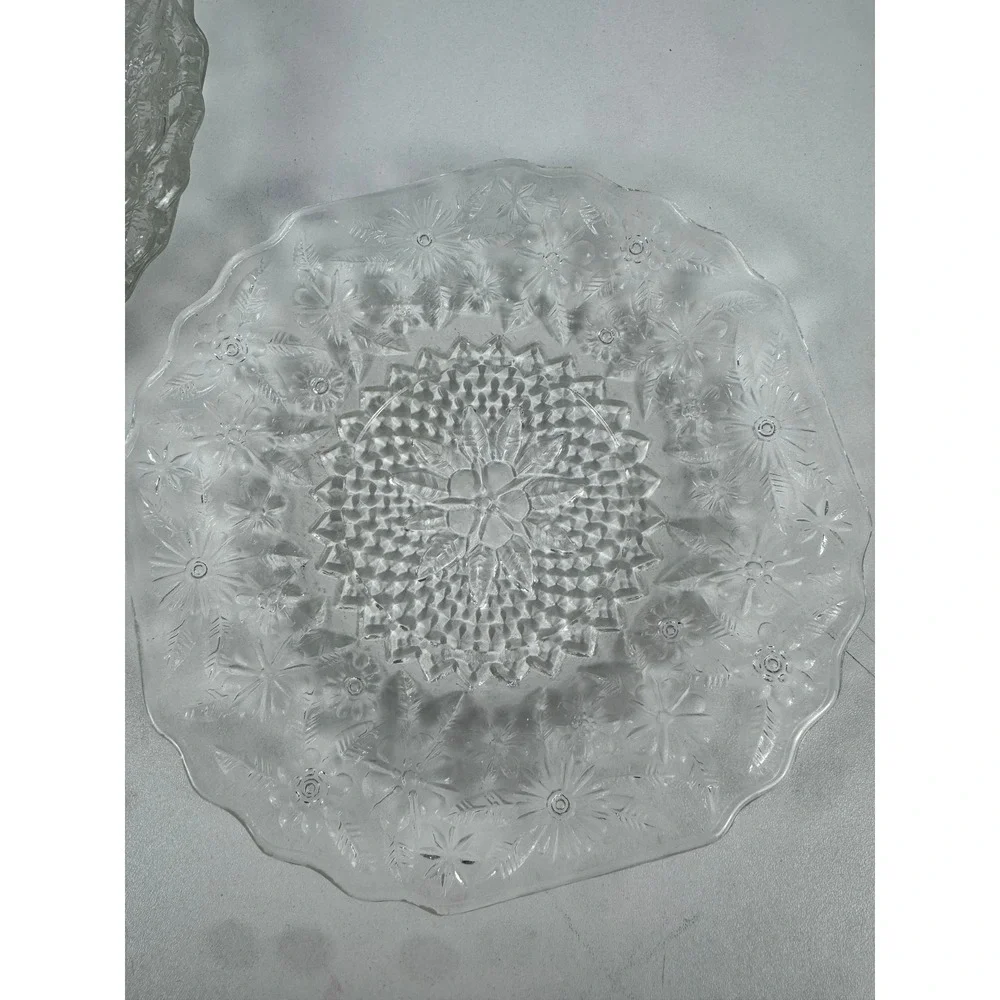Vintage‎ Clear Pressed Glass Floral Starburst Scalloped 6 Inch Plates Set of 4